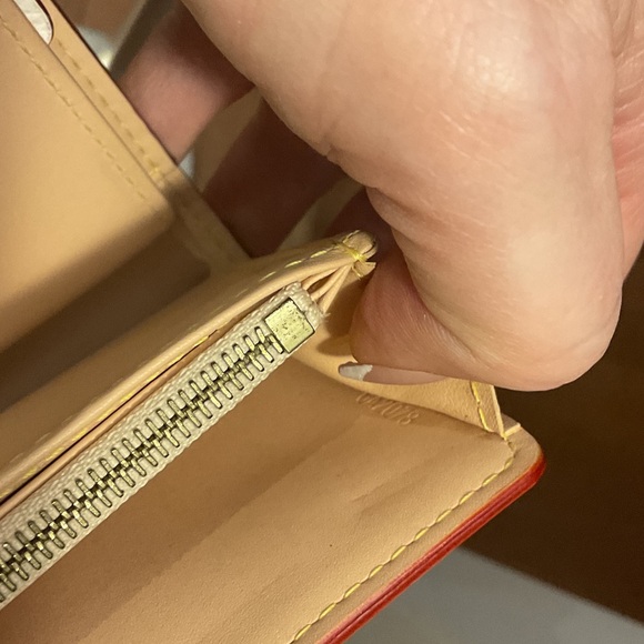 Louis Vuitton x Murakami Multicolor Monogram Wallet on White - Picture 8 of 10